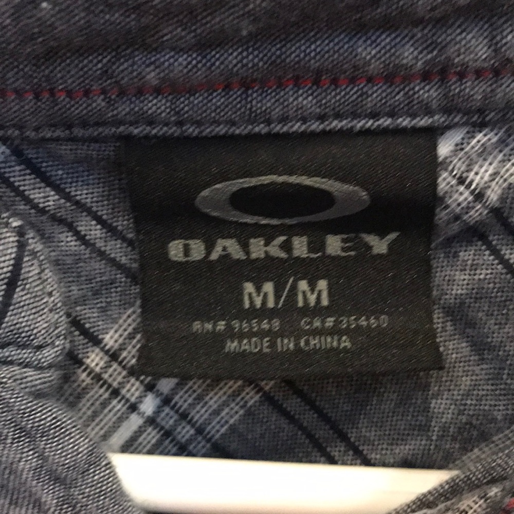 Oakley - Picture 3 of 3